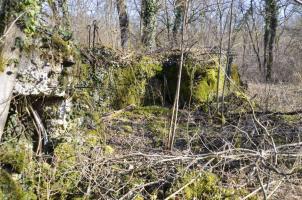 Ligne Maginot - CARREFOUR 224 NORD - (Blockhaus pour arme infanterie) - Pièce sud, on remarque bien l'absence de gravât et le ferraillage.