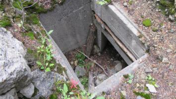 Ligne Maginot - CLOT DU POIN 1 - (Blockhaus pour arme infanterie) - Fosse d'accès