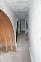 Ligne Maginot - CARREFOUR 224 EST - (Abri) - Couloir  vers l'entrée Sud avec 3 chambres à gauche et 1 à droite