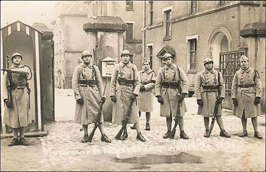 Ligne Maginot - CASERNE JOUARD - (Camp de sureté) - La garde à l'entrée de la caserne