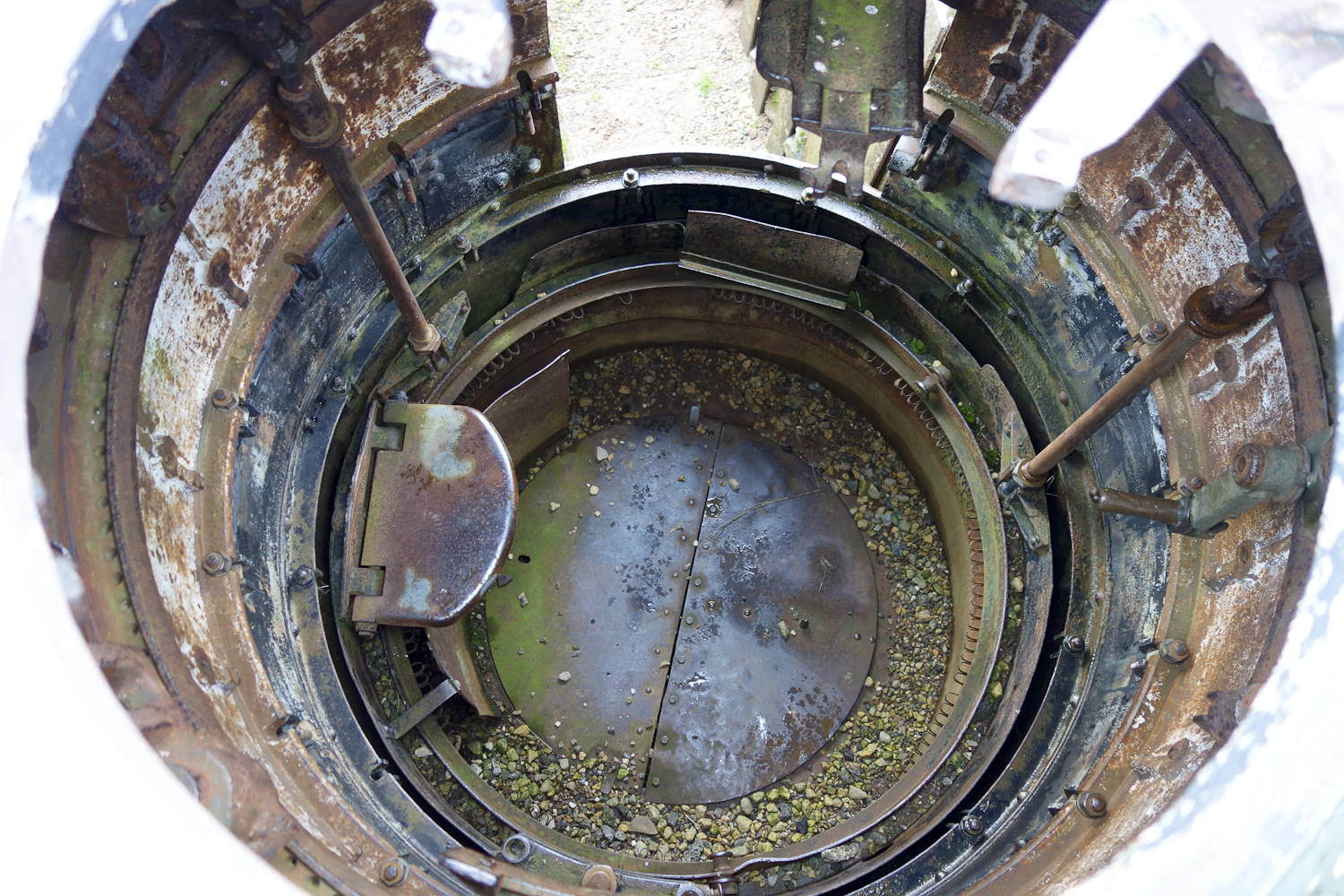 Ligne Maginot - ROHRBACH - FORT CASSO - (Ouvrage d'infanterie) - Vue de l'intérieur de la tourelle démontable exposée devant le bloc entrée