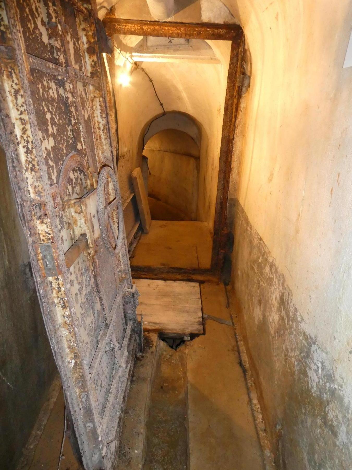 Ligne Maginot - LA FERTE - (Ouvrage d'infanterie) - Sas étanche à l'entrée de l'égout visitable