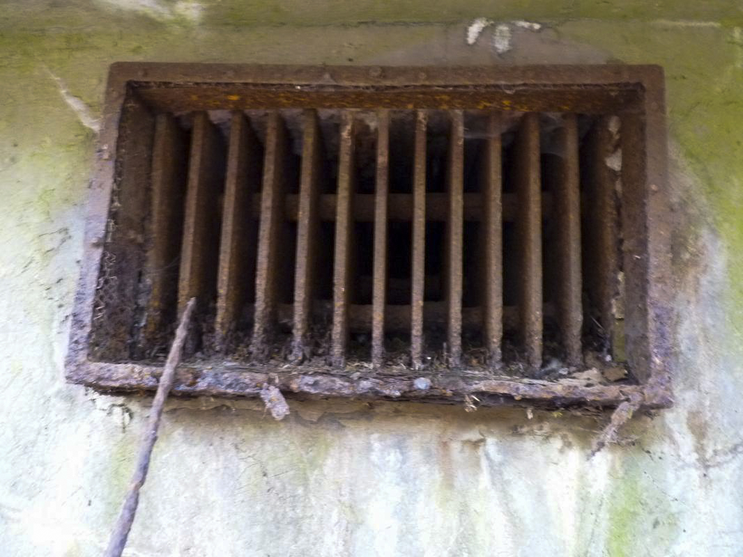 Ligne Maginot - BIESENBERG 6 - (Blockhaus pour arme infanterie) - Ventilation à l'entrée - Aditus