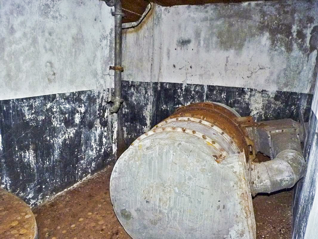 Ligne Maginot - BIESENBERG 6 - (Blockhaus pour arme infanterie) - Restes du système de filtre - Aditus