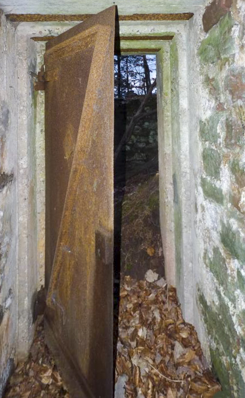Ligne Maginot - BIESENBERG - OBS AVANCé - (Observatoire d'artillerie) - Entrée de la galerie
Porte en tôle