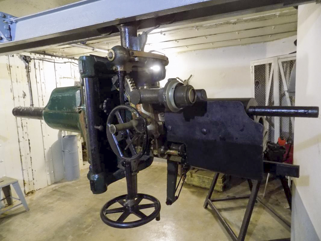 Ligne Maginot - LA FERTE - (Ouvrage d'infanterie) - Bloc 1 
Canon de 47 en position retiré