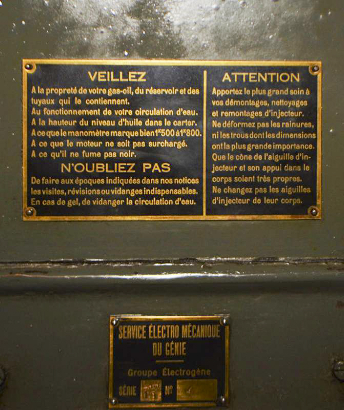 Ligne Maginot - Ouvrage de la FERTE - Bloc 1
Groupe électrogène à moteur CLM 108 de 25 CV
Plaques d'instruction et d'inventaire