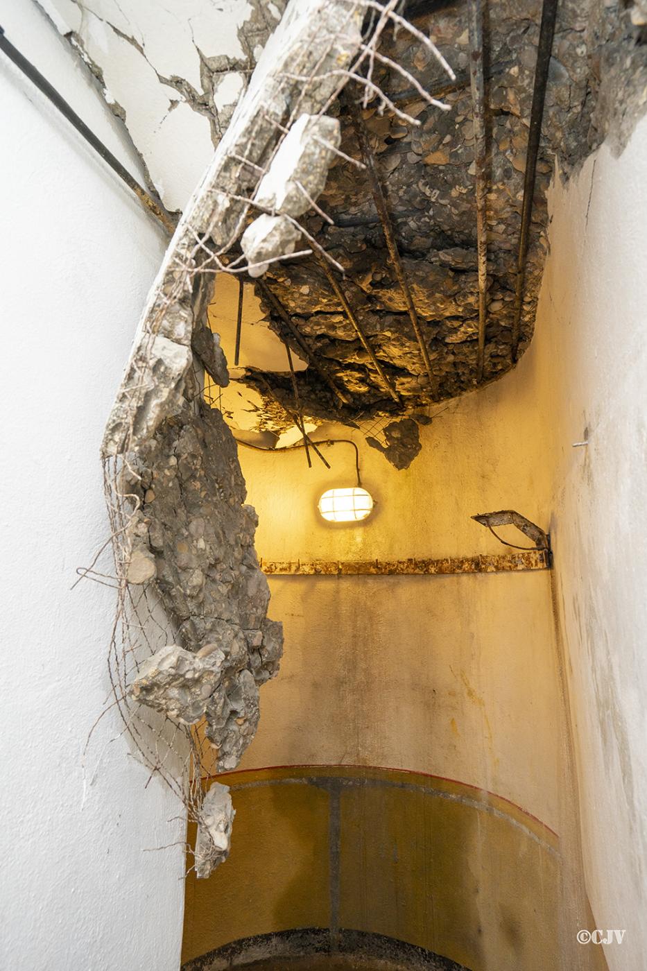 Ligne Maginot - LA FERTE - (Ouvrage d'infanterie) - Bloc 1
Local à l'étage inférieur situé sous le puits de la cloche pour AM n°4, sévèrement endommagé par les explosions 