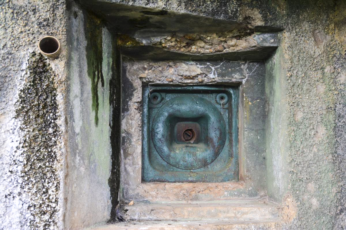 Ligne Maginot - Ouvrage de la FERTE - Bloc 2
Créneau type FMB 40 pour  FM 24/29
Avec un diascope en place
