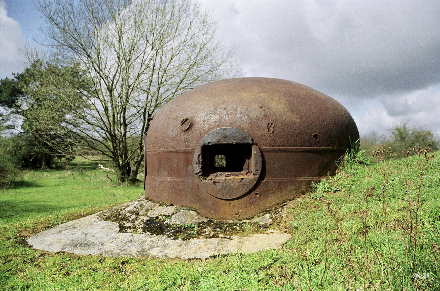 Ligne Maginot - VELOSNES - (Ouvrage d'artillerie) - Bloc 2
Cloche GFM 