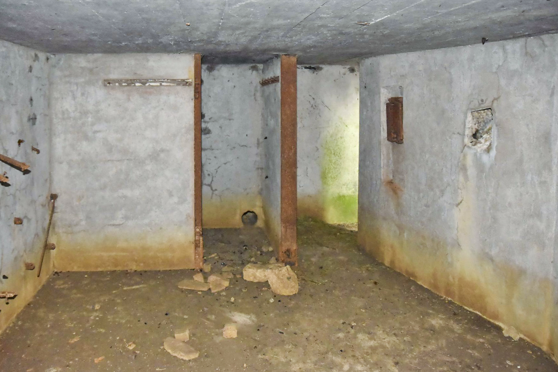 Ligne Maginot - MB351 - (Blockhaus lourd type STG / STG-FCR - Simple) - Vers l'entrée droite