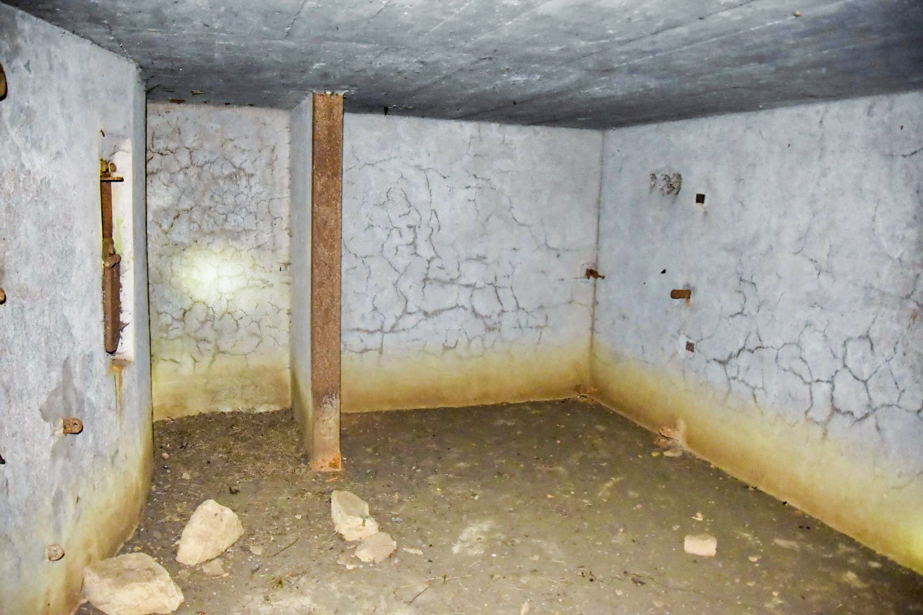 Ligne Maginot - MB351 - (Blockhaus lourd type STG / STG-FCR - Simple) - Vers l'entrée gauche