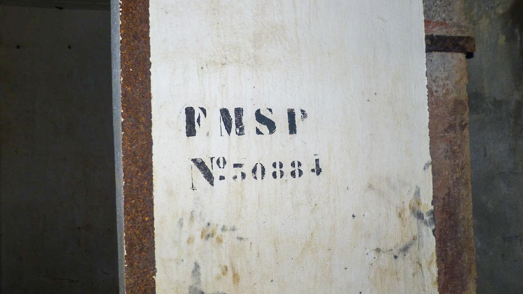 Ligne Maginot - LE CHESNOIS - CHENOIS - (Ouvrage d'artillerie) - Entrée mixte
Indication du numéro du FM prévu à cet endroit (FM sur porte )
