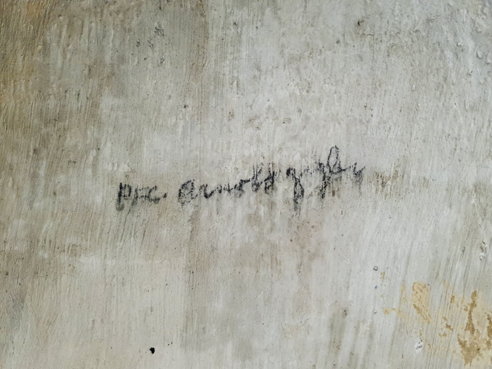 Ligne Maginot - HAUT POIRIER - (Ouvrage d'infanterie) - Inscription d'un soldat américain de 1945
Son grade est celui de soldat de première classe du PFC. Je crains que le nom soit difficile à lire...

On peut le voir dans le couloir du Bloc 3
avec le slogan 4by4

à voir dans le couloir du Bloc 3