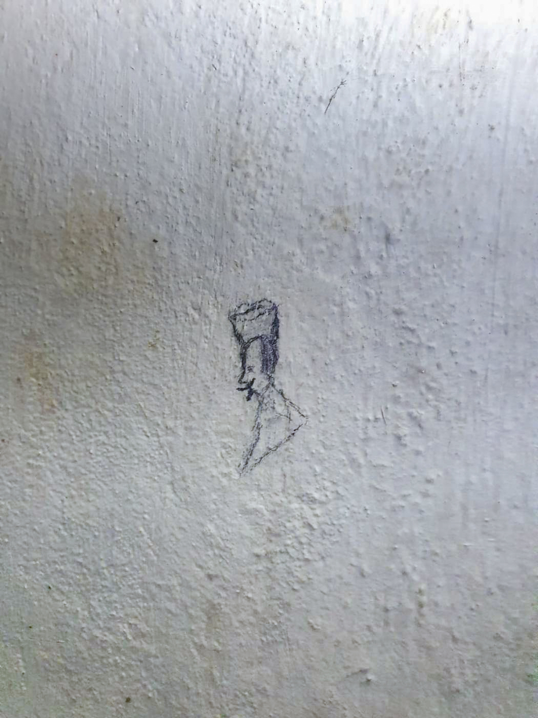 Ligne Maginot - HAUT POIRIER - (Ouvrage d'infanterie) - Bloc 1
Un petit dessin dans les toilettes du bloc: 
un soldat français