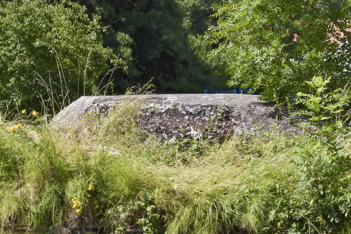 Ligne Maginot - PONT CANAL SUD - (Blockhaus pour arme infanterie) - Dalle vue du chemin de halage