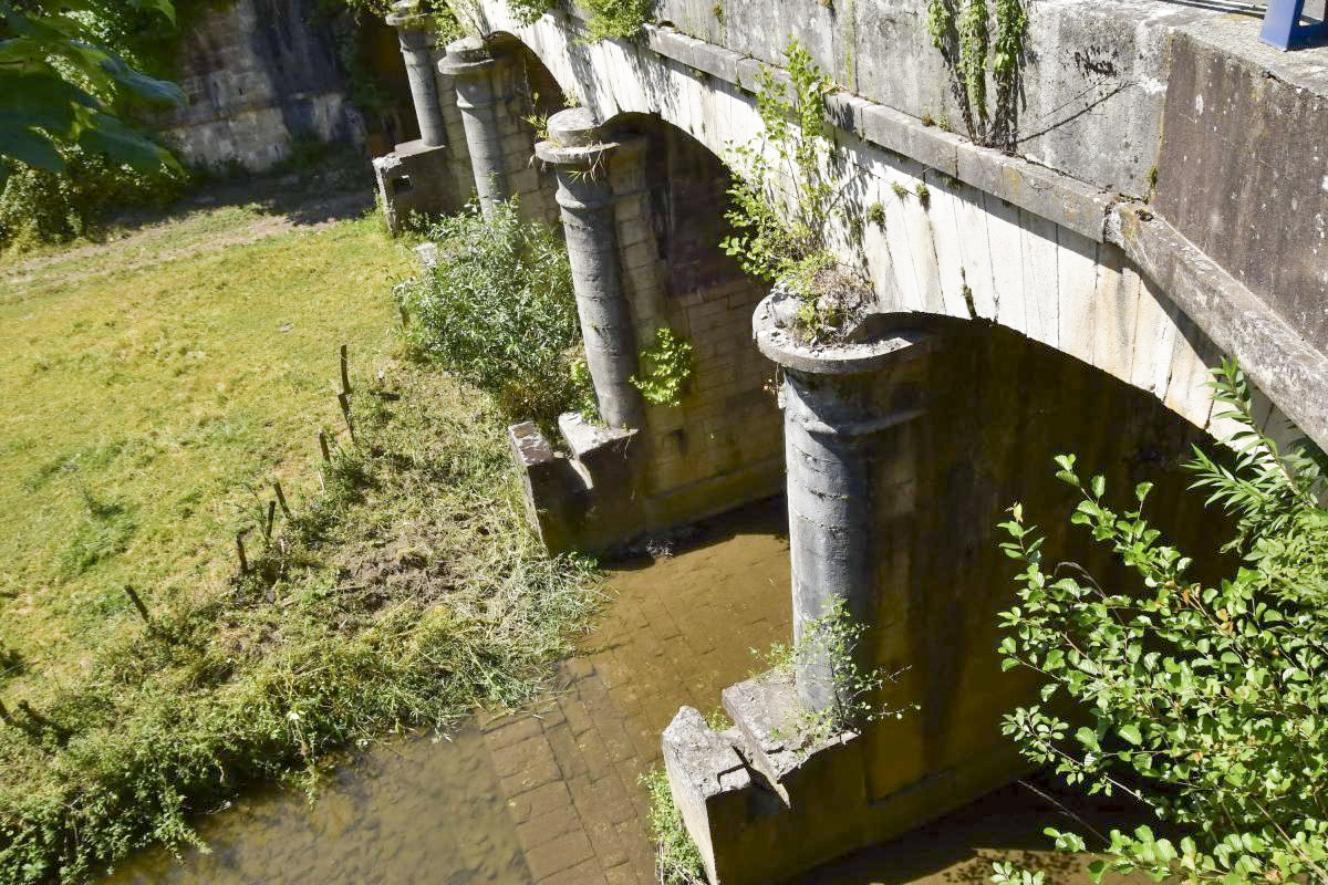 Ligne Maginot - PONT CANAL DE LA LARGUE - (Barrage de Route) - Vue du haut du Pont canal, la Largue et la zone inondable.