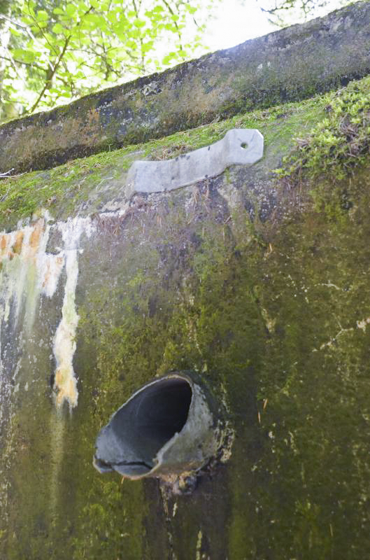 Ligne Maginot - STEINER (SOUS-QUARTIER EST) - (PC de Sous-Quartier) - Cheminée ou arrivé de câble en aérien ?