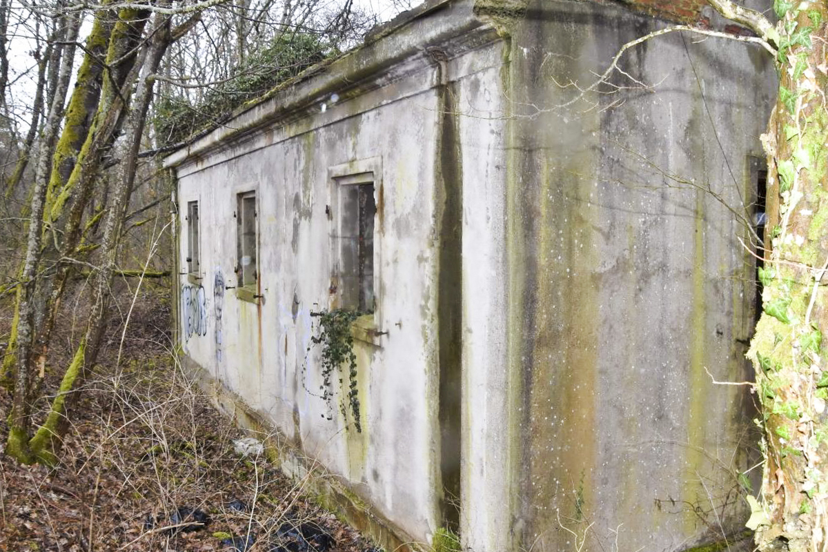 Ligne Maginot - REININGUE - (Dépôt de Munitions) - Arrière du bâtiment encore en place (D)