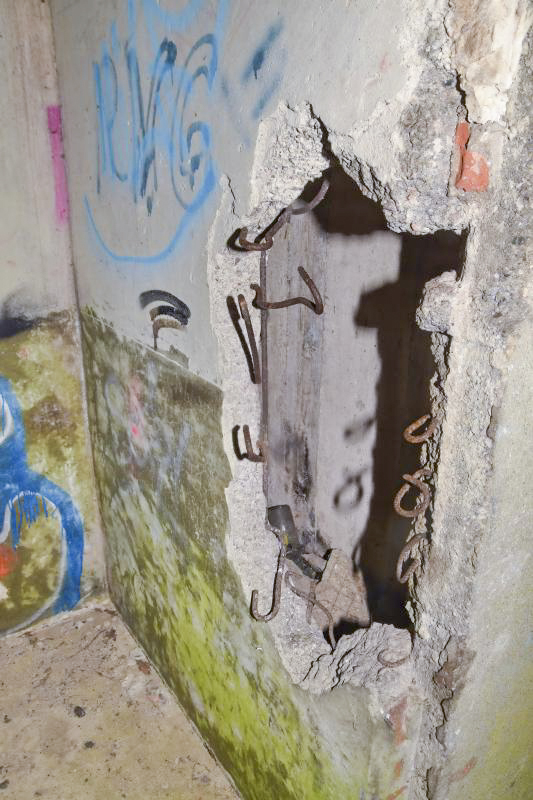 Ligne Maginot - REININGUE - (Dépôt de Munitions) - Intérieur du bâtiment encore en place (D)
Mur Double !!!!!