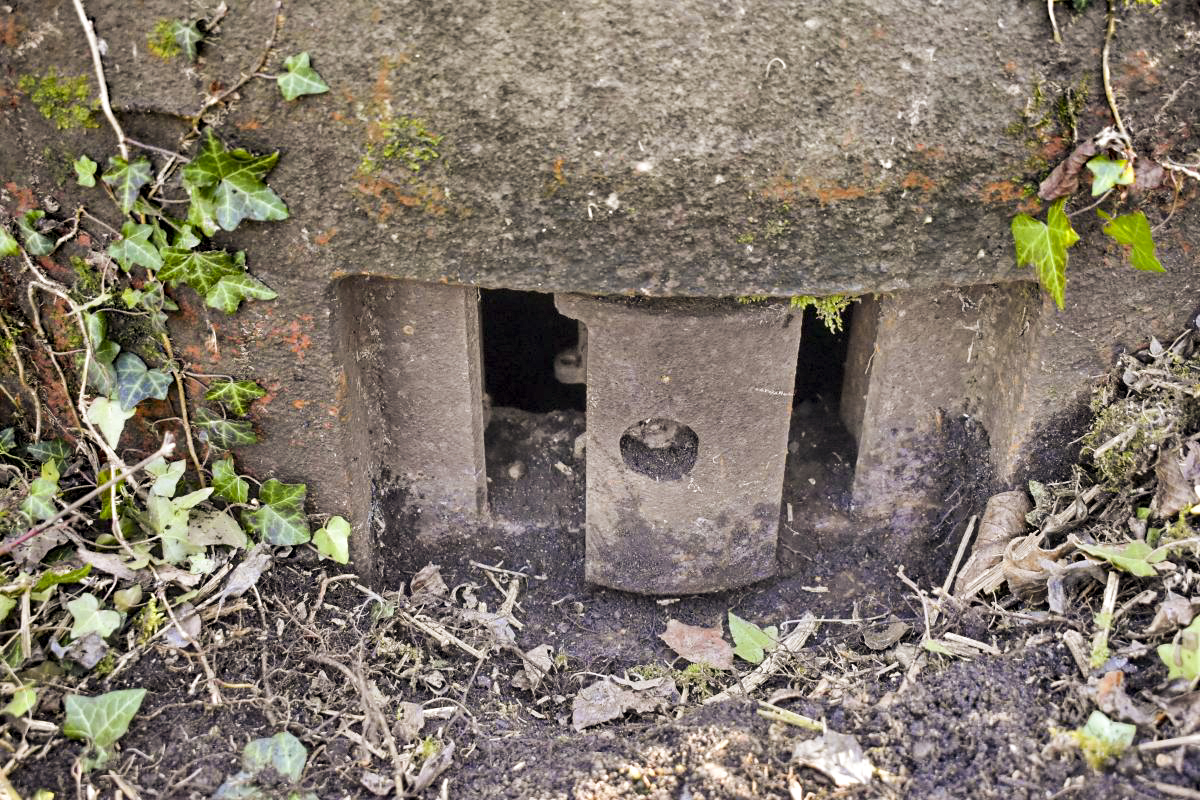 Ligne Maginot - 7/1 - PONT RAIL DE CHALAMPE SUD - (Abri) - Cloche
Créneau de droite