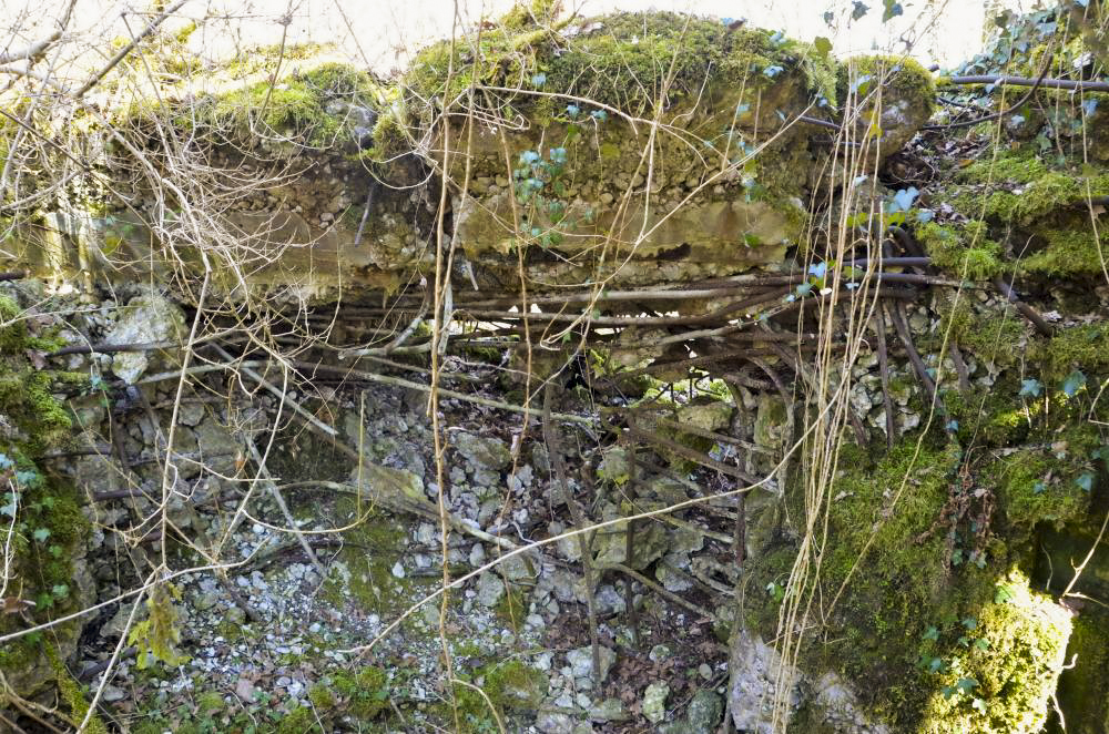 Ligne Maginot - CARREFOUR 224 NORD - (Blockhaus pour arme infanterie) - Partie détruite qui semble avoir été le créneau de tir