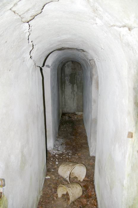 Ligne Maginot - GRUNHUTTE 2 - (Cuve pour arme d'infanterie) - Couloir donnant accès à la cuve et reliant les entrées