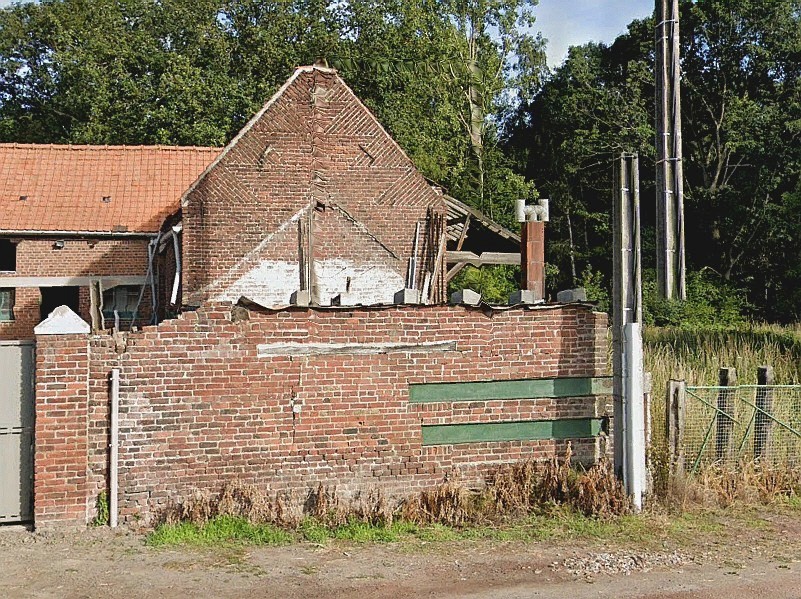 Ligne Maginot - BEF 63 - FERME DE LA HAUTE VOIE - (Blockhaus pour canon) - En cours de démolition en 2019 - Google StreetView
