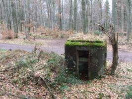 Ligne Maginot - SOULTZERKOPF 2 - (Blockhaus pour arme infanterie) - La chambre de coupure G4 à l'arrière plan