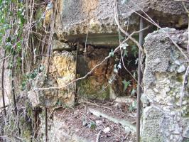 Ligne Maginot - WINGEN SUD 2 - (Blockhaus pour canon) - Le créneau pour canon impacté
