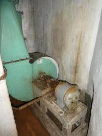 Ligne Maginot - LAVOIR - (Ouvrage d'artillerie) - Bloc 4
Etage inférieur
Ventilateur
