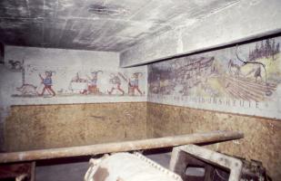 Ligne Maginot - ZIMMING CAMP - (Camp de sureté) - Peinture murale allemande (KG ?) de 1945.
Sous sol d'un bâtiment.
Etat 10/1991