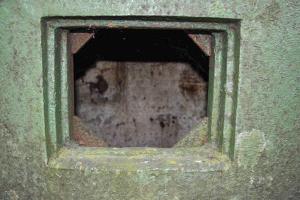 Ligne Maginot - WINECKERTHAL EST - (Casemate d'infanterie) - La cloche mitrailleuse et son créneau atypique