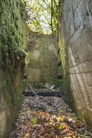 Ligne Maginot - PA KEMBS SUD 3 - (Blockhaus pour arme infanterie) - L'entrée vue de l'intérieure. Dalles préfabriqués servant à retenir la terre.