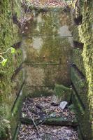 Ligne Maginot - PA KEMBS SUD 3 - (Blockhaus pour arme infanterie) - Vue sur les emplacements des marches, la première du bas est encore en place.