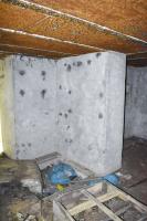 Ligne Maginot - 183 - PA KEMBS SUD 2 - (Blockhaus pour arme infanterie) - Mur avec attache pour la téléphonie avec une fosse au pied du mur.