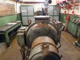 Ligne Maginot - BAMBESCH - A35 - (Ouvrage d'infanterie) - L'usine électrique
Le groupe n°2 vu coté alternateur