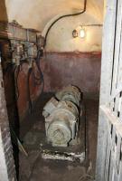 Ligne Maginot - BAMBESCH - A35 - (Ouvrage d'infanterie) - Bloc 1
Sous station
Ce groupe convertisseur générait le 110V continu nécessaire au fonctionnement des tourelles à partir du courant triphasé disponible dans l'ouvrage