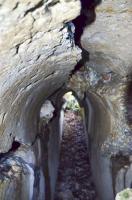 Ligne Maginot - PA PETIT-LANDAU 1 - (Blockhaus pour arme infanterie) - Couloir entre les deux entrées. L'effondrement du à une explosion est bien visible.