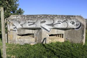 Ligne Maginot - LANGGASS SUD - (Blockhaus pour arme infanterie) - Façade de tir. Les tags les plus injurieux ont été masqués....