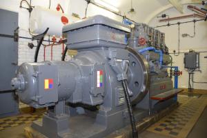 Ligne Maginot - ROHRBACH - FORT CASSO - (Ouvrage d'infanterie) - L'usine électrique
Groupes électrogènes à moteur SMIM type 4SR19
L'alternateur et la génératrice attelée