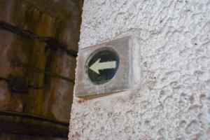 Ligne Maginot - ROHRBACH - FORT CASSO - (Ouvrage d'infanterie) - Galerie de l'ouvrage
Marquage phosphorescent destiné à indiquer la sortie en cas de coupure d'électricité