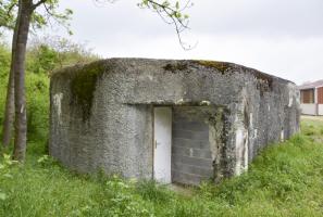 Ligne Maginot - B164 - VOGELSHEIM EST 1 - (Blockhaus pour arme infanterie) - L'entrée coté ouest, l'entrée matériel est murée