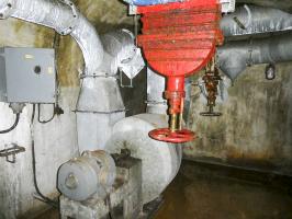 Ligne Maginot - LAVOIR - (Ouvrage d'artillerie) - Bloc 2
Ventilateur air pur au pied du bloc