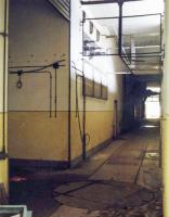 Ligne Maginot - GOETZENBRUCK - (Infrastructures électriques) - Ce couloir court le long de la façade de l'ouvrage. Noter la présence d'une plateforme rotative destinée à la manutention des transformateurs
Photographie faite avec l'autorisation de EDF.