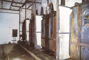 Ligne Maginot - GOETZENBRUCK - (Infrastructures électriques) - Vue de l'un des deux groupes de transformateurs ALS'THOM de 500 KVA et du transformateur de réglage
Photographie faite avec l'autorisation de EDF.