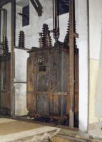Ligne Maginot - GOETZENBRUCK - (Infrastructures électriques) - Vue de l'un des transformateurs unipolaires ALS'THOM de 500 KVA constituant les groupes triphasés 
Photographie faite avec l'autorisation de EDF.