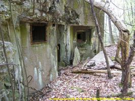 Ligne Maginot - MARKBACH - (Blockhaus pour arme infanterie) - L'entrée et la caponnière FM de droite