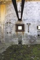 Ligne Maginot - WOLFGANTZEN - (Stand de tir) - Remarquez à droite le support de la potence du jumelage, à gauche celui de la mitrailleuse lourde 13,2mm tout comme le rail. Nous retrouvions donc visiblement les deux types d'affut de la 13,2.
