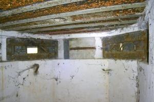 Ligne Maginot - A33 - (Observatoire d'artillerie) - Les deux créneaux et l'orifice pour périscope en toiture